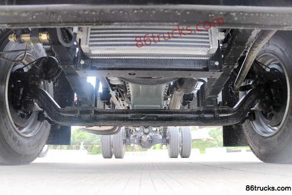 FAW Jiefang Qingdao Long VH Medium Truck 180hp 4X2(6 wheels) 6.75m Flatbed Cargo Truck Chassis (1) | 86Trucks