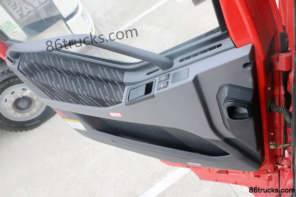 FAW Jiefang New J6P Mountain Edition 390 hp 8X4(12 wheels) Oil Tank Truck (Xingshi Brand) Cab (2) | 86Trucks