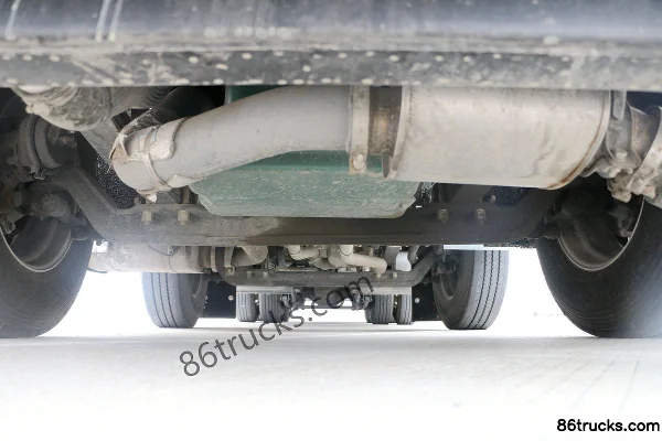 FAW Jiefang New J6P Mountain Edition 390 hp 8X4(12 wheels) Oil Tank Truck (Xingshi Brand) Chassis (1) | 86Trucks