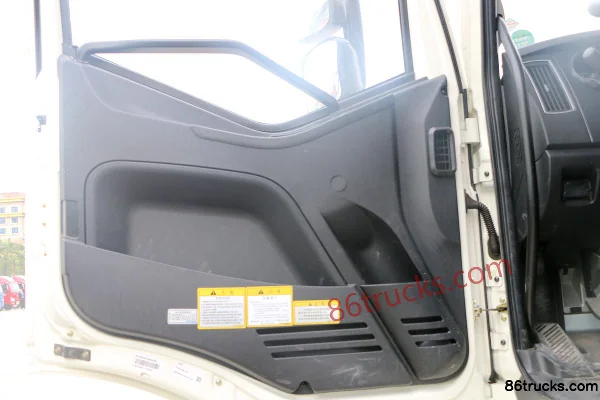 FAW Jiefang J6L version allégée 320 ch 8X4(12 roues) camion malaxeur (marque Lingyu) Cabine (1) | 86Trucks