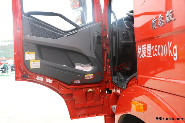 FAW Jiefang nouveau J6P poids lourd version qualité-prix 240 ch 6X2(8 roues) camion porteur fourgon 9,65 m Cabine (1) | 86Trucks