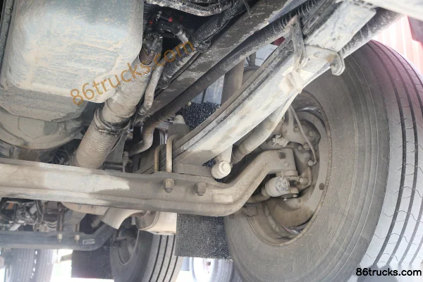 FAW Jiefang nouveau J6P poids lourd version qualité-prix 240 ch 6X2(8 roues) camion porteur fourgon 9,65 m Châssis (3) | 86Trucks