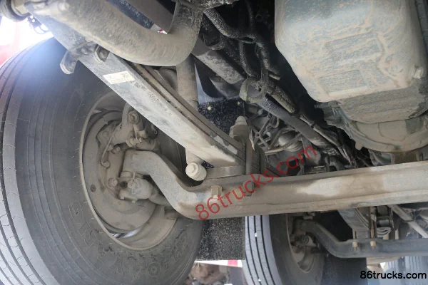 FAW Jiefang nouveau J6P poids lourd version qualité-prix 240 ch 6X2(8 roues) camion porteur fourgon 9,65 m Châssis (2) | 86Trucks