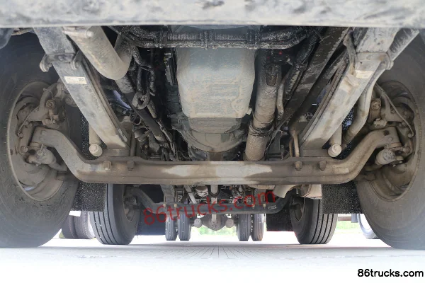 FAW Jiefang nouveau J6P poids lourd version qualité-prix 240 ch 6X2(8 roues) camion porteur fourgon 9,65 m Châssis (1) | 86Trucks