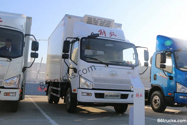 FAW Jiefang J6F 160hp 4X2(6 wheels) 4.13m Refrigerated Truck (8-speed) Exterior