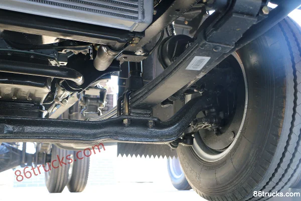 FAW Jiefang J6F 130hp 4X2(6 wheels) 4.16m Single Row Van Light Truck Chassis (3) | 86Trucks