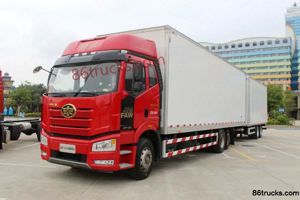 FAW Jiefang New J6P heavy truck 320hp 6X2(8 wheels) 9.6m van cargo truck (China VI) Exterior (3) | 86Trucks