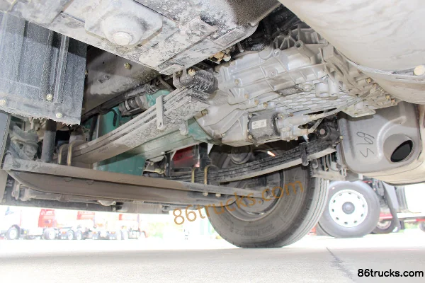 FAW Jiefang New J6P heavy truck 320hp 6X2(8 wheels) 9.6m van cargo truck (China VI) Chassis (3) | 86Trucks