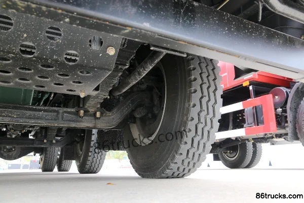 FAW Jiefang Qingdao Long V Édition pont étroit 220 ch 6X2(8 roues) 5,2 m camion benne Châssis (3) | 86Trucks