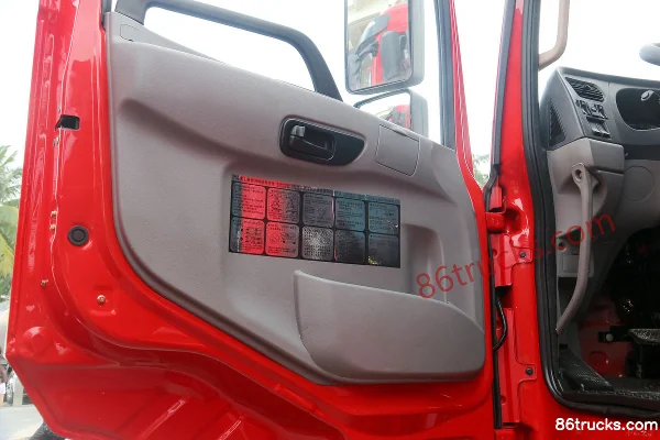 SAIC Hongyan Jiebao C6 Composite Edition 245hp 6X2(8 wheels) 6X2R 4.5m dump truck Cab (1) | 86Trucks