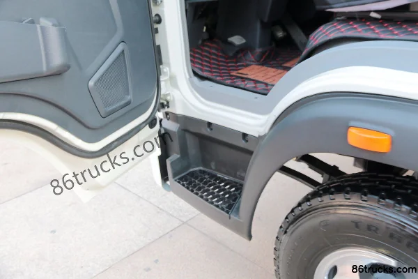 Sinotruk HOWO Hanjiang 170 hp 4X2(6 wheels) 4.1 m refrigerated truck (China VI) Cab (3) | 86Trucks