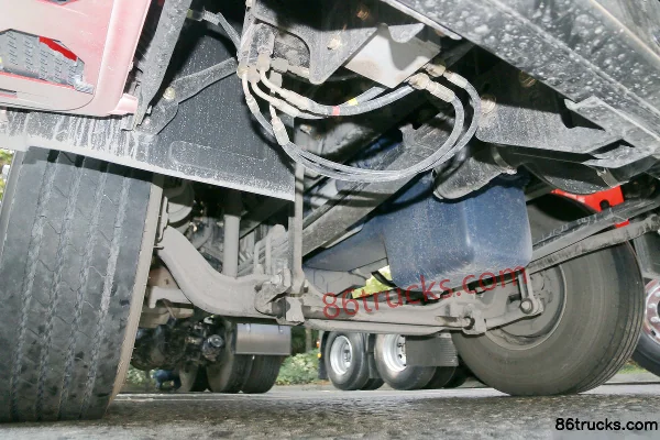 Foton Auman EST 6 Series Heavy Truck 430hp 6X4(10 wheels) LNG Tractor Truck Chassis (1) | 86Trucks