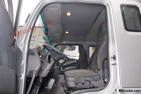 Foton Auman R Series 220 hp 4X2(6 wheels) Chick Transport Truck (Zhongdakai Brand) Cab (2) | 86Trucks