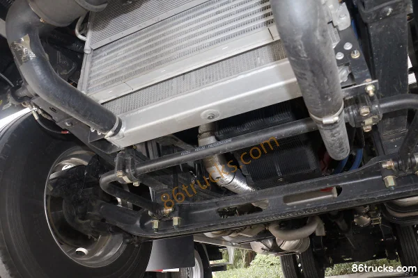 Foton Auman R Series 220 hp 4X2(6 wheels) Chick Transport Truck (Zhongdakai Brand) Chassis (3) | 86Trucks