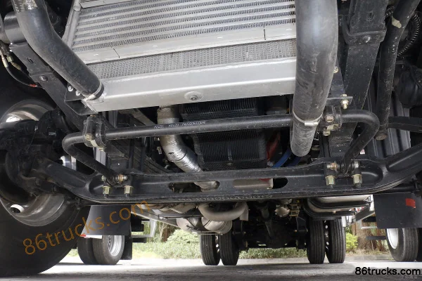 Foton Auman R Series 220 hp 4X2(6 wheels) Chick Transport Truck (Zhongdakai Brand) Chassis (1) | 86Trucks