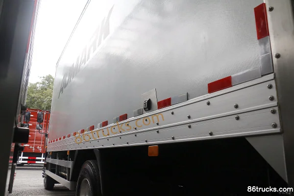 Foton Auman R Series 220 hp 4X2(6 wheels) Chick Transport Truck (Zhongdakai Brand) Body (1) | 86Trucks