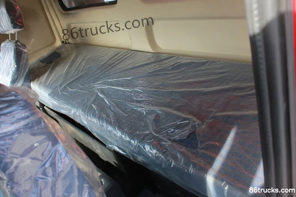 Sinotruk HOKA H7 series heavy truck 336 hp 6X4(10 wheels) 5.6m dump truck Cab (2) | 86Trucks