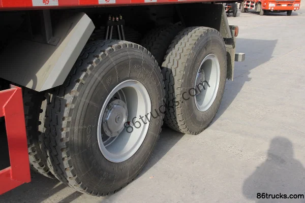 Sinotruk HOKA H7 series heavy truck 336 hp 6X4(10 wheels) 5.6m dump truck Chassis (1) | 86Trucks