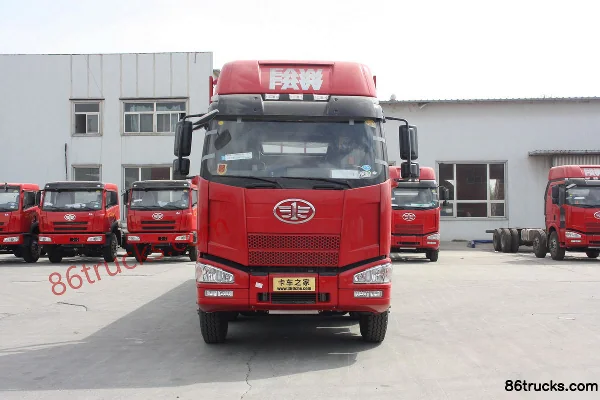 FAW Jiefang J6M heavy truck 320 hp 8X4(12 wheels) cargo truck chassis Exterior