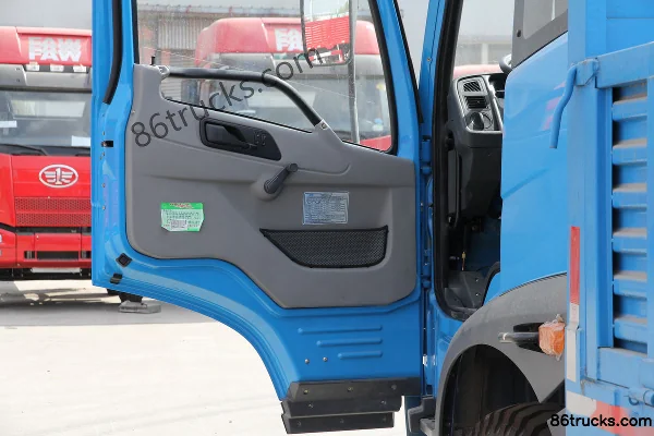 FAW Jiefang Junwei (J5K) Medium Truck 130hp 4X2(6 wheels) Flatbed Cargo Truck Cab (1) | 86Trucks