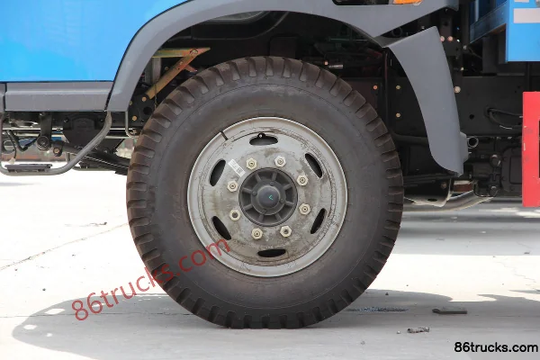 FAW Jiefang Junwei (J5K) Medium Truck 130hp 4X2(6 wheels) Flatbed Cargo Truck Chassis (1) | 86Trucks