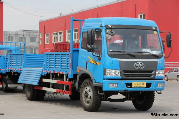 FAW Jiefang Junwei (J5K) Medium Truck 130hp 4X2(6 wheels) Flatbed Cargo Truck Exterior (2) | 86Trucks