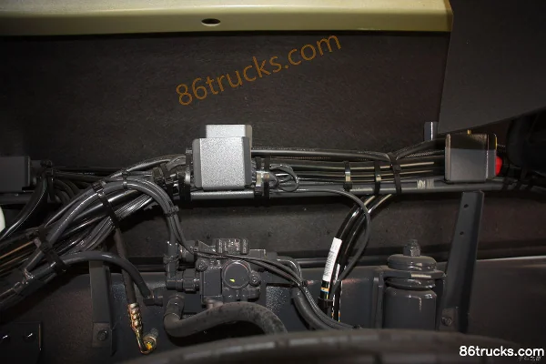 DAF XF Heavy Truck 340 hp 6X4(10 wheels) Tractor Truck (XF105) Chassis (3) | 86Trucks