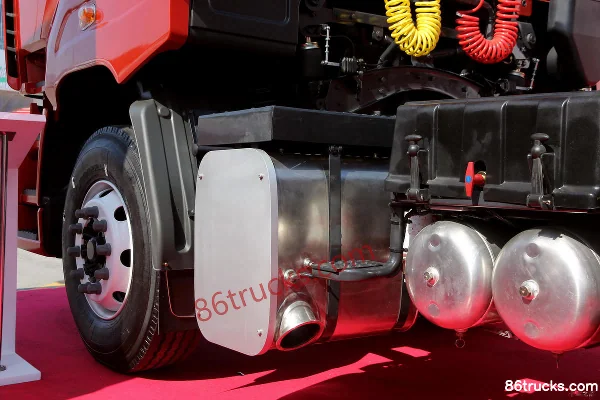 Dongfeng Liuqi Chenglong M7C Heavy Truck 450 hp 6X4(10 wheels) Tractor Truck (Cummins) (LZ4250) Chassis (3) | 86Trucks