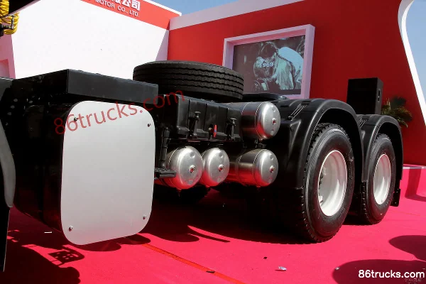 Dongfeng Liuqi Chenglong M7C Heavy Truck 450 hp 6X4(10 wheels) Tractor Truck (Cummins) (LZ4250) Chassis (2) | 86Trucks