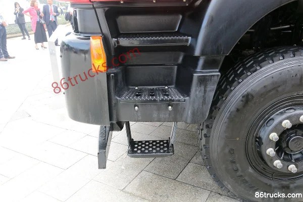 SAIC Hongyan Genlyon C6 Heavy-Duty 400 hp 6X4(10 wheels) 5.6m Dump Truck (China VI) Cab (2) | 86Trucks