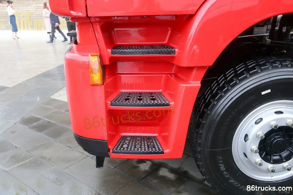 SAIC Hongyan Genlyon M500 350hp 8X4(12 wheels) Truck-mounted Crane Cab (3) | 86Trucks
