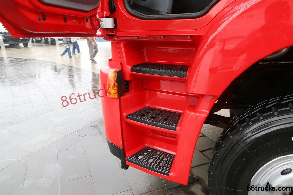 SAIC Hongyan Genlyon M500 350hp 8X4(12 wheels) Truck-mounted Crane Cab (2) | 86Trucks