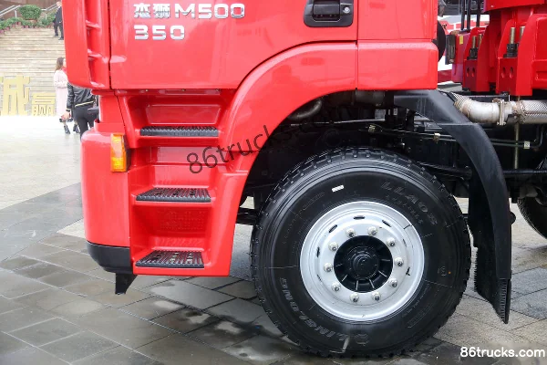 SAIC Hongyan Genlyon M500 350hp 8X4(12 wheels) Truck-mounted Crane Chassis (2) | 86Trucks