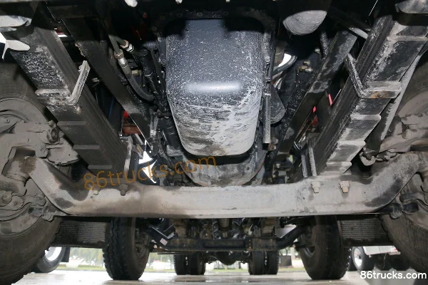 SAIC Hongyan Genlyon M500 350hp 8X4(12 wheels) Truck-mounted Crane Chassis (1) | 86Trucks