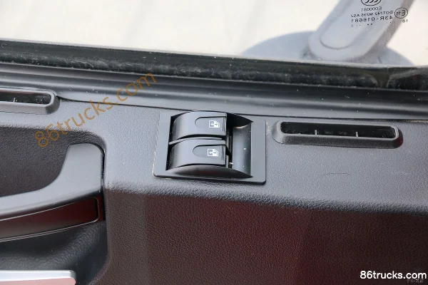 SAIC Hongyan Jieka C500 Standard Load Edition 290 hp 8X4(12 wheels) 6.5m Dump Truck Cab (3) | 86Trucks