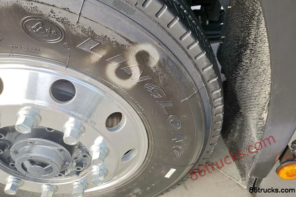 SAIC Hongyan GenlyonC500 camion lourd 430 ch 6X2(8 roues) tracteur routier Châssis (3) | 86Trucks