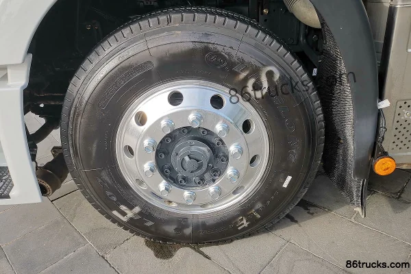 SAIC Hongyan GenlyonC500 camion lourd 430 ch 6X2(8 roues) tracteur routier Châssis (1) | 86Trucks