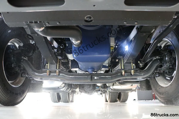 Dayun Nouveau N8E camion lourd type standard 375 ch 6X4(10 roues) tracteur routier Châssis (1) | 86Trucks