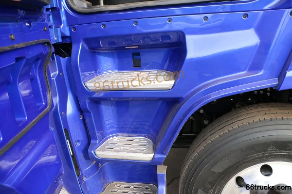 Sinotruk Weilong HV5 Heavy Truck 470 hp 6X4(10 wheels) tractor truck Cab (3) | 86Trucks
