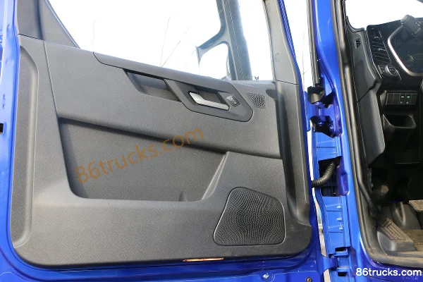Sinotruk Weilong HV5 Heavy Truck 470 hp 6X4(10 wheels) tractor truck Cab (2) | 86Trucks