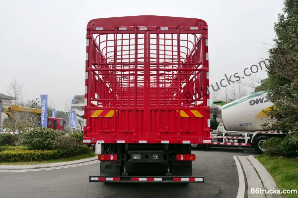 XCMG Hanfeng G7 Lightweight Edition 400hp 8X4(12 wheels) 9.5m Cage Van Cargo Truck Exterior (3) | 86Trucks