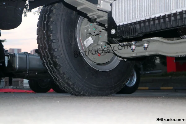 Sinotruk Ruishi 160 ch 4X2(6 roues) CNG châssis de camion léger cabine simple 4,15 m (2) | 86Trucks