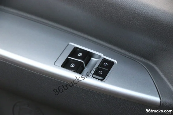Sinotruk Jieshi 140 ch 4X4(6 roues) camion benne Cabine (2) | 86Trucks