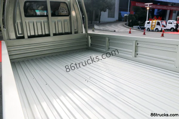 Sinotruk Wangpai W1 133hp 4X2(6 wheels) 2.6m Double Row Flatbed Micro Truck (China VI) Body (2) | 86Trucks