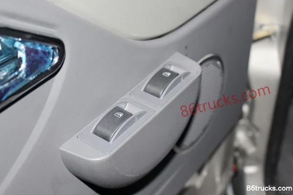 Tangjun Ouling Sailin F3 series 2.78T 3.08m single-row pure electric van truck 51.38kWh 4X2(6 wheels) Interior (3) | 86Trucks