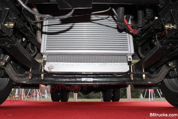 Tangjun Ouling V5 Series 88 hp 4X2(6 wheels) Diesel 3.01m Single Row Stake Light Truck Chassis (1) | 86Trucks