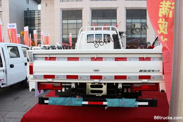 Tangjun Ouling V5 Series 88 hp 4X2(6 wheels) Diesel 3.01m Single Row Stake Light Truck Body (3) | 86Trucks