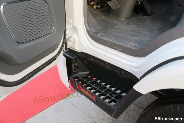 Tangjun Ouling K3 Series 130hp 4X2(6 wheels) 4.15m Single Row Flatbed Light Truck (China VI) Cab (2) | 86Trucks