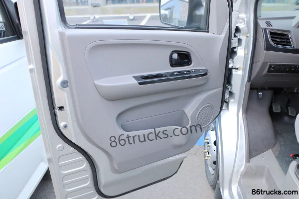 Kama Ruijie 1.5L 113hp 4X2(6 wheels) Gasoline 2.5m Double Row Flatbed Mini Truck (China VI) Cab (1) | 86Trucks