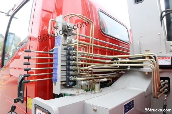 Sinotruk Haoman H3 129 ch 4X2(6 roues) camion grue (8 vitesses) Carrosserie (2) | 86Trucks